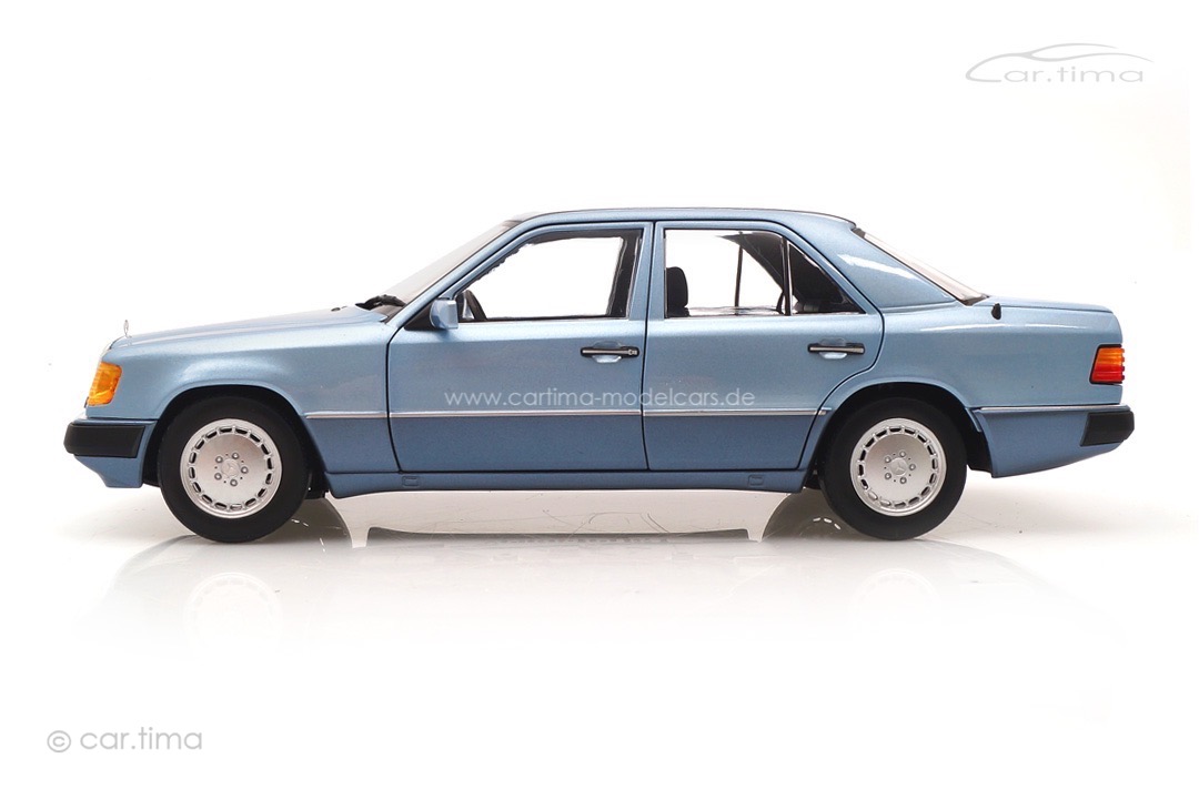 Mercedes-Benz 230 E 1990 hellblau met. Norev 1:18 183945 Mercedes-Benz 230 E 1990 hellblau met. Norev 1:18 183945