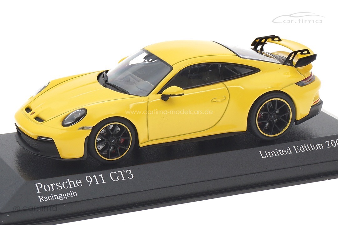 Porsche 911 (992) GT3 Racinggelb/Rad schwarz Minichamps 1:43 413069207 Porsche 911 (992) GT3 Racinggelb/Rad schwarz Minichamps 1:43 413069207