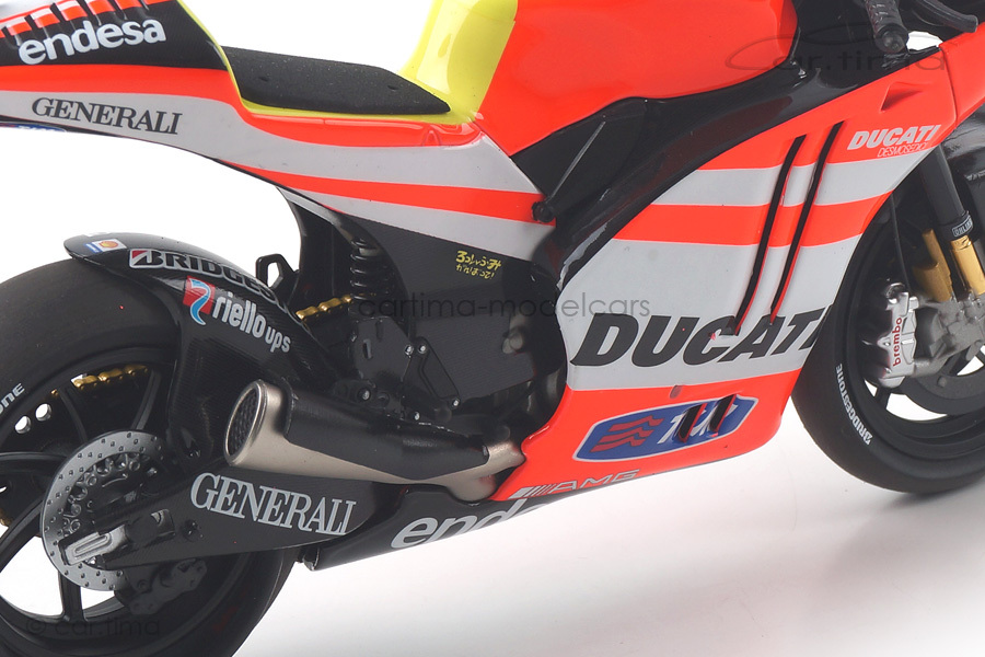 Ducati Desmosedici GP11.2 Moto GP 2011 Valentino Rossi Minichamps 1:12 122112046 Ducati Desmosedici GP11.2 Moto GP 2011 Valentino Rossi Minichamps 1:12 122112046