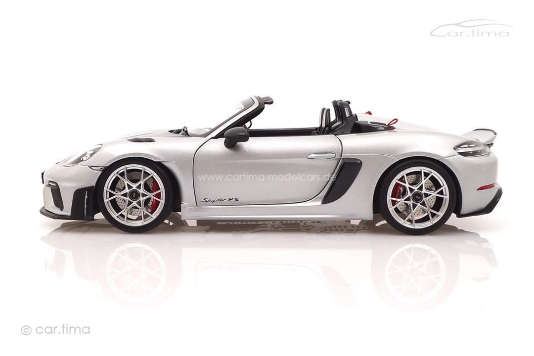 Porsche 718 Spyder RS Weissach Package GT-Silber met. Norev 1:18 187270 Porsche 718 Spyder RS Weissach Package GT-Silber met. Norev 1:18 187270