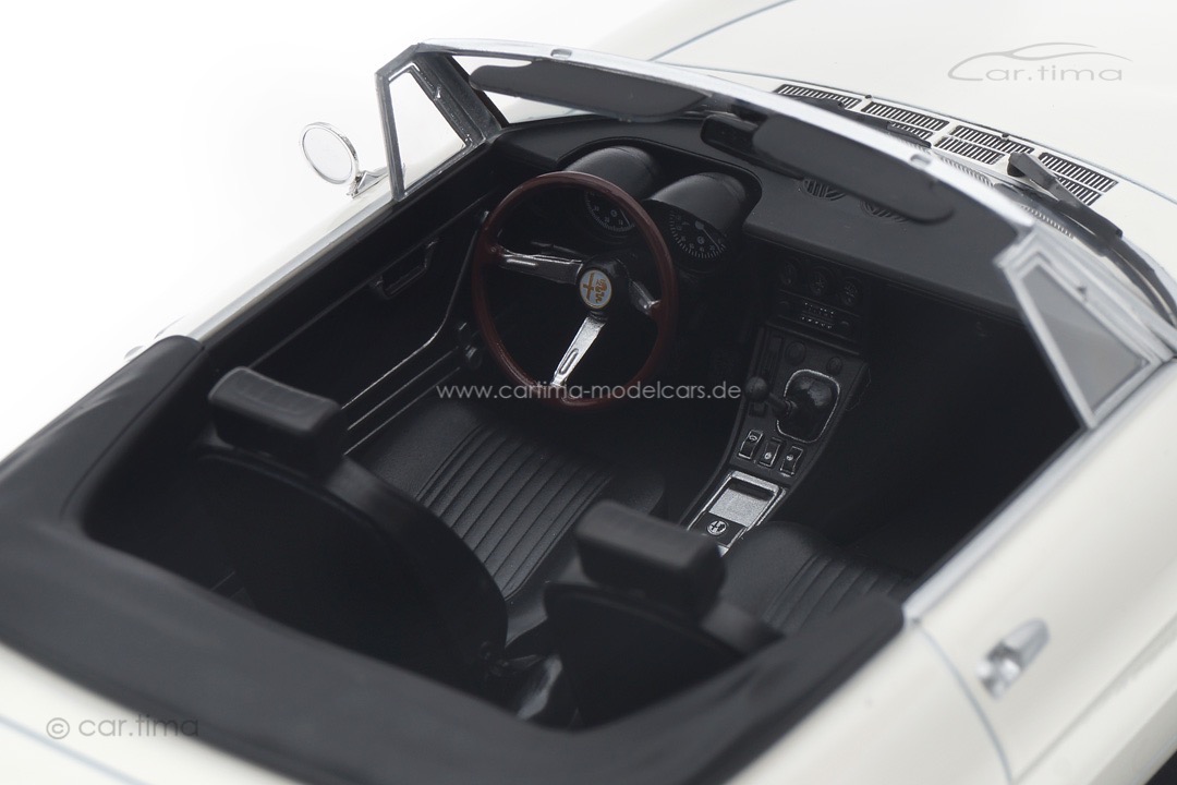 Alfa Romeo 2000 Spider 1978 weiß Norev 1:18 187882 Alfa Romeo 2000 Spider 1978 weiß Norev 1:18 187882