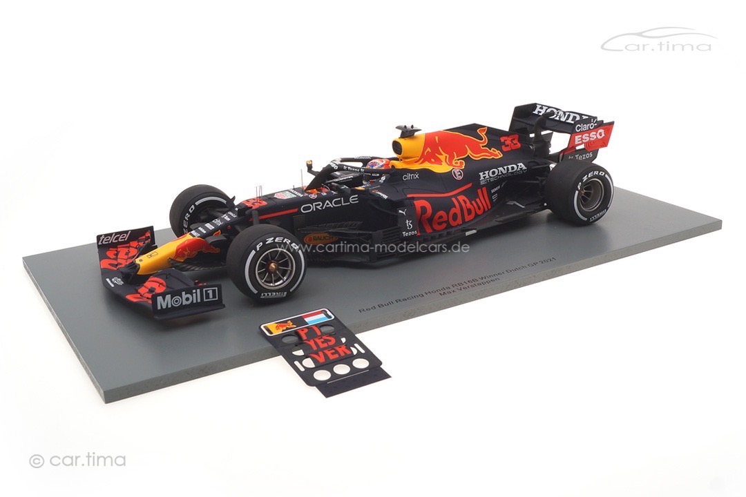 Red Bull Racing RB16B Winner GP Niederlande 2021 Max Verstappen/pit board Spark 1:18 18S601