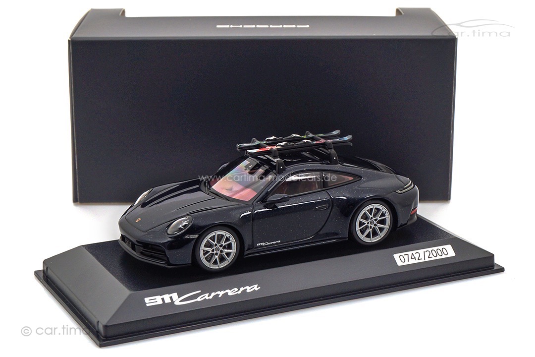 Porsche 911 (992.2) Carrera mit Ski schwarz met. Minichamps 1:43 WAP0201650SSK