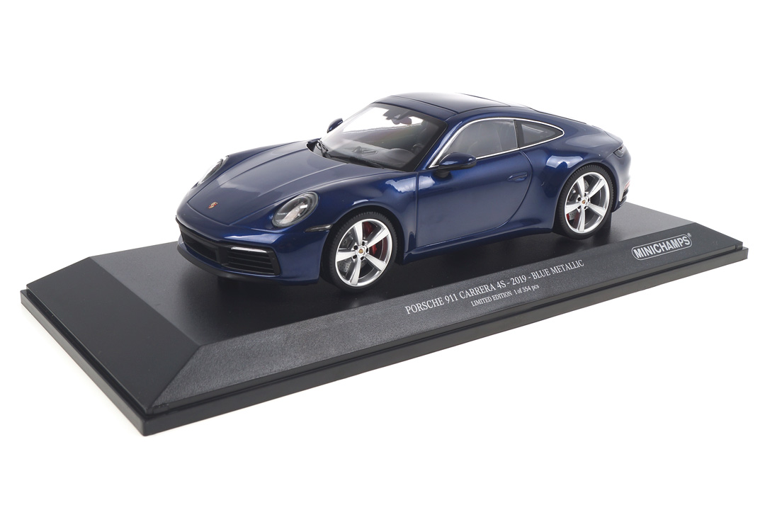 Porsche 911 (992) Carrera 4S Enzianblau Minichamps 1:18 153067327 Porsche 911 (992) Carrera 4S Enzianblau Minichamps 1:18 153067327