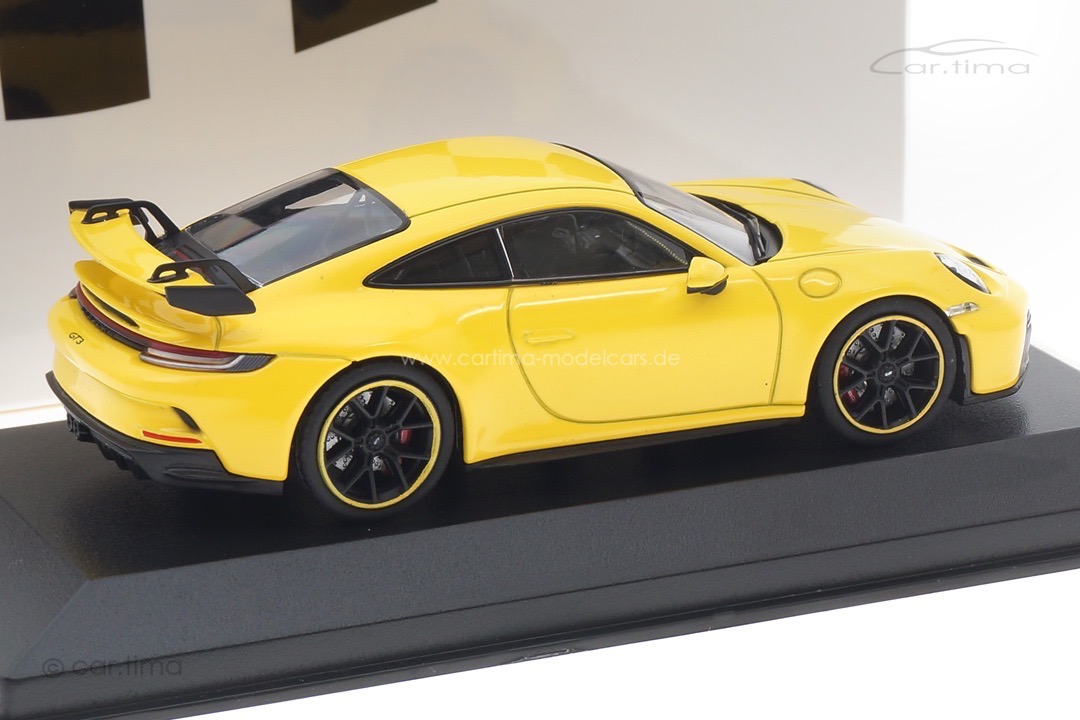 Porsche 911 (992) GT3 Racinggelb/Rad schwarz Minichamps 1:43 413069207 Porsche 911 (992) GT3 Racinggelb/Rad schwarz Minichamps 1:43 413069207