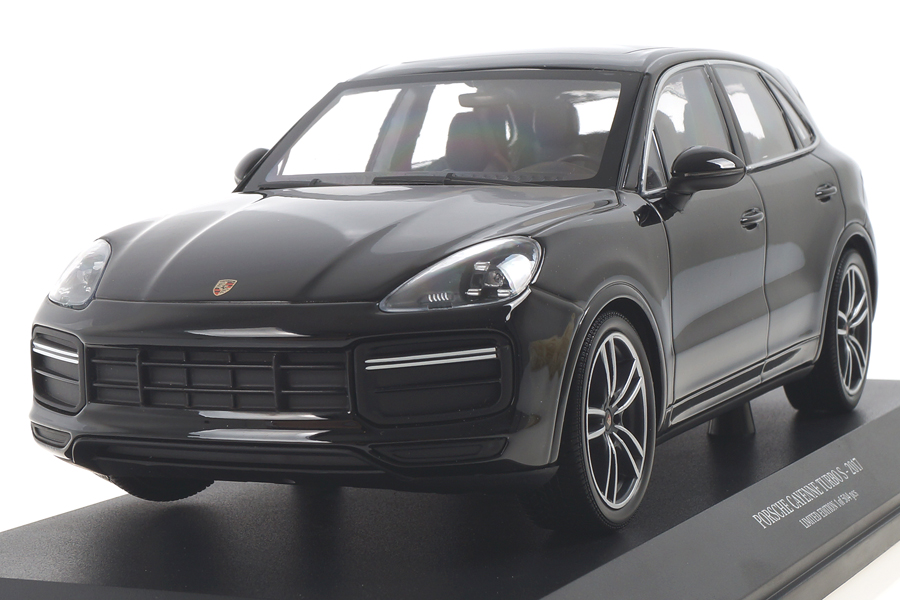 Porsche Cayenne Turbo S 2017 schwarz Minichamps 1:18 155066070 Porsche Cayenne Turbo S 2017 schwarz Minichamps 1:18 155066070