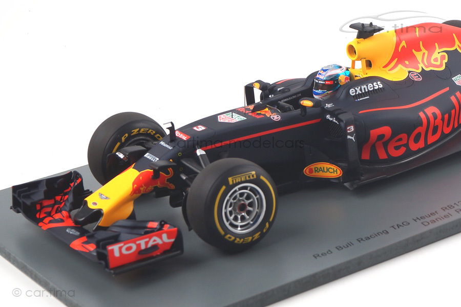 Red Bull Racing RB12 Winner GP Malaysia GP 2016 Daniel Ricciardo Spark 1:18 18S251