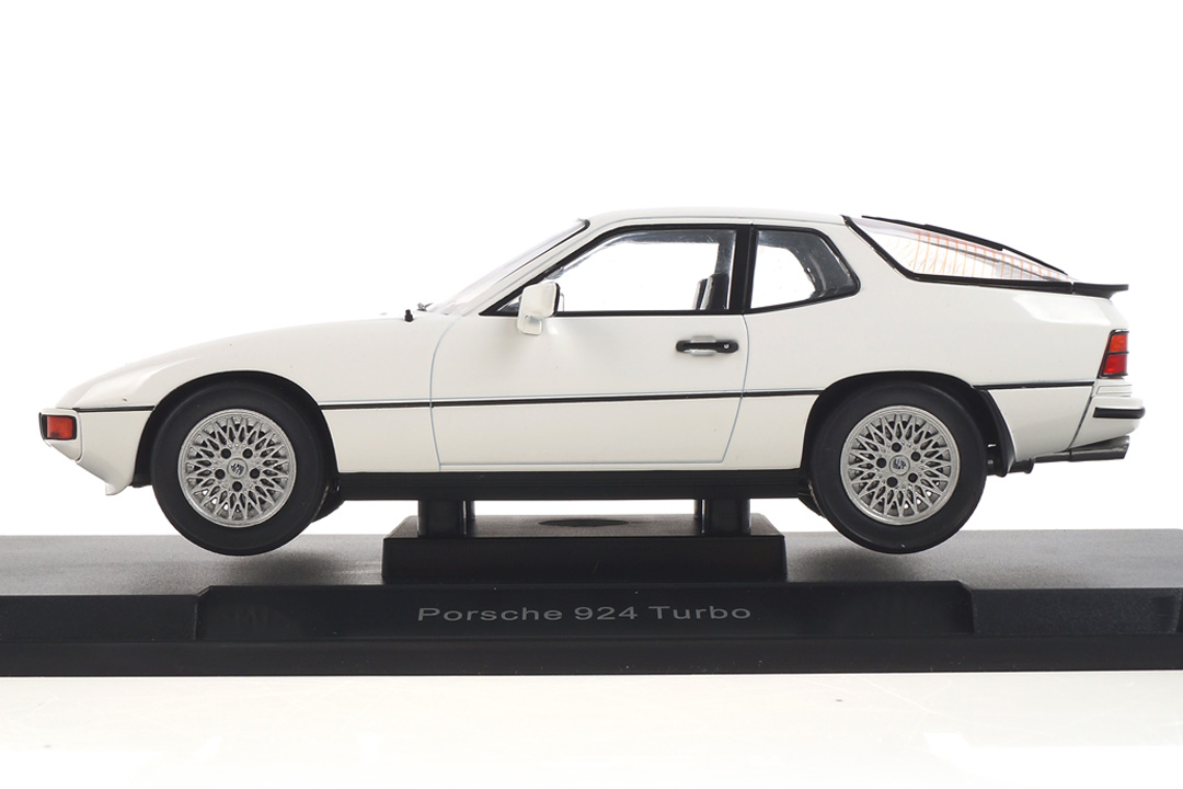 Porsche 924 Turbo Grand-Prix weiß MCG 1:18 MCG18194 Porsche 924 Turbo Grand-Prix weiß MCG 1:18 MCG18194