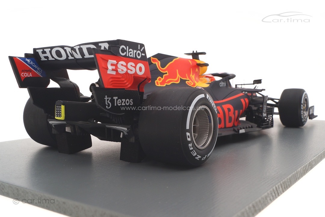 Red Bull Racing RB16B Winner GP Niederlande 2021 Max Verstappen/pit board Spark 1:18 18S601