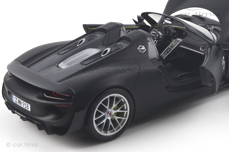 Porsche 918 Spyder Weissach Package matt schwarz Minichamps 1:18 110062444 Porsche 918 Spyder Weissach Package matt schwarz Minichamps 1:18 110062444