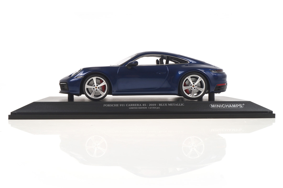 Porsche 911 (992) Carrera 4S Enzianblau Minichamps 1:18 153067327
