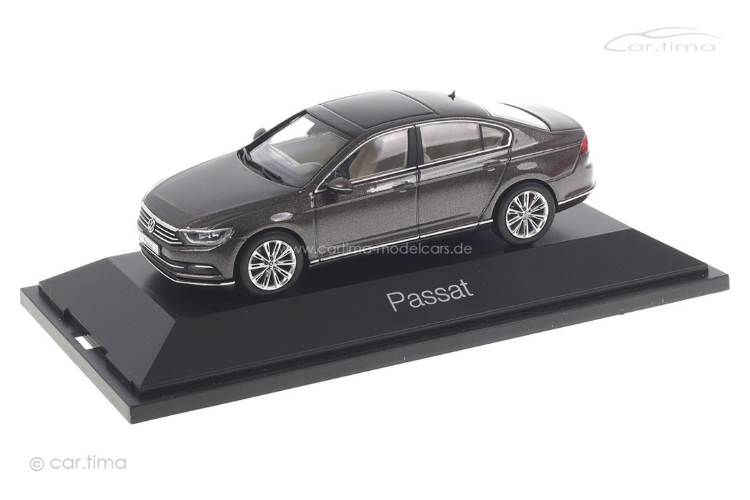 VW Passat B8 Limousine Black oak brown met. Herpa 1:43 070874 VW Passat B8 Limousine Black oak brown met. Herpa 1:43 070874