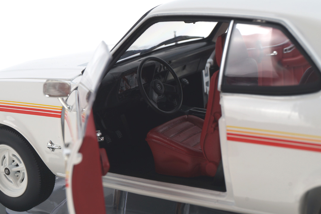 Opel Manta Swinger weiß Norev 1:18 183637 Opel Manta Swinger weiß Norev 1:18 183637