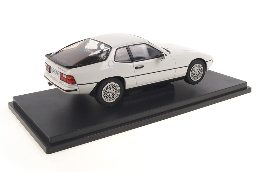 Porsche 924 Turbo Grand-Prix weiß MCG 1:18 MCG18194 Porsche 924 Turbo Grand-Prix weiß MCG 1:18 MCG18194