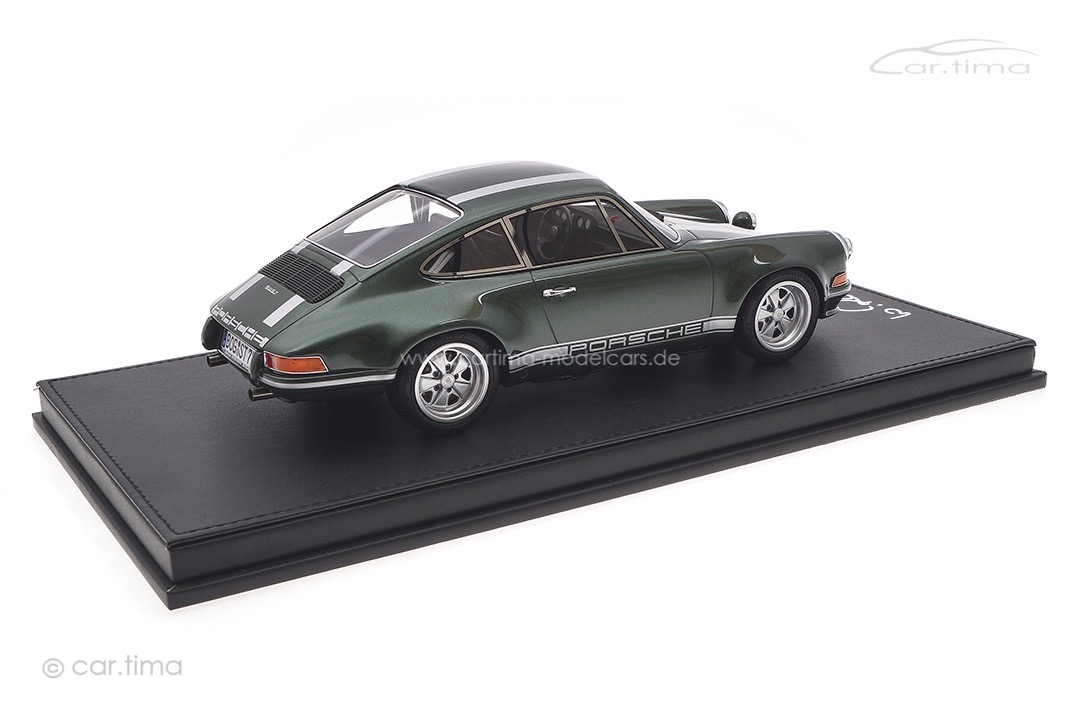 Porsche 911 ST Oakgrün Originalsignatur Walter Röhrl auf Bodenplatte car.tima 1:18