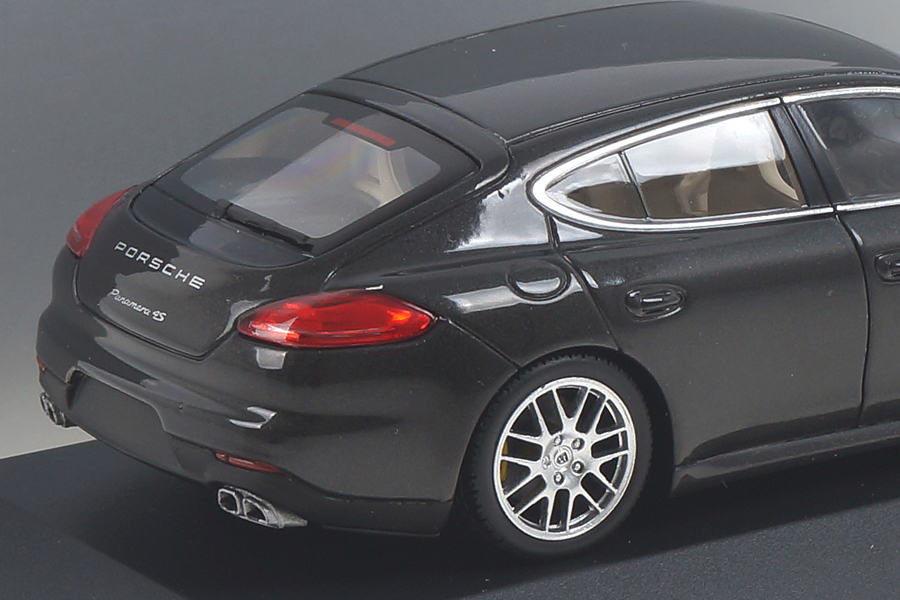Porsche Panamera 4S 2. Generation grau Minichamps 1:43 WAP0205100E