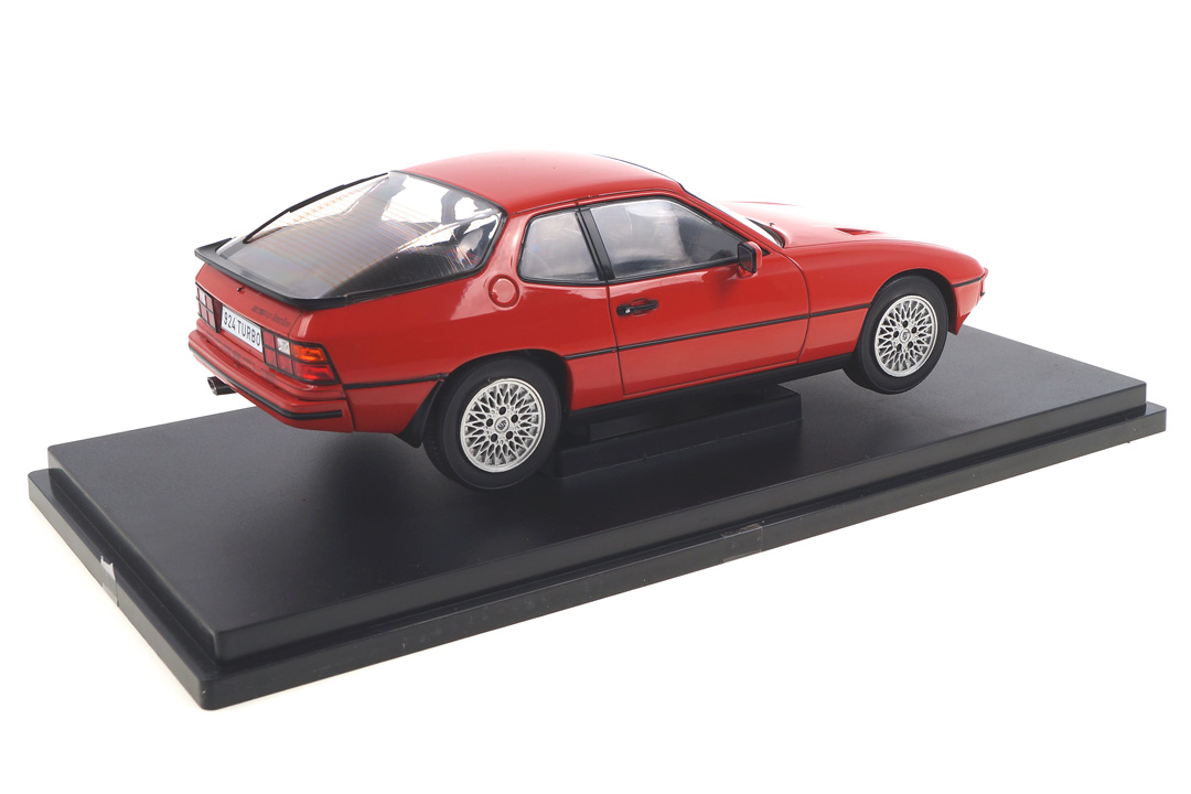 Porsche 924 Turbo Indischrot MCG 1:18 MCG18195 Porsche 924 Turbo Indischrot MCG 1:18 MCG18195