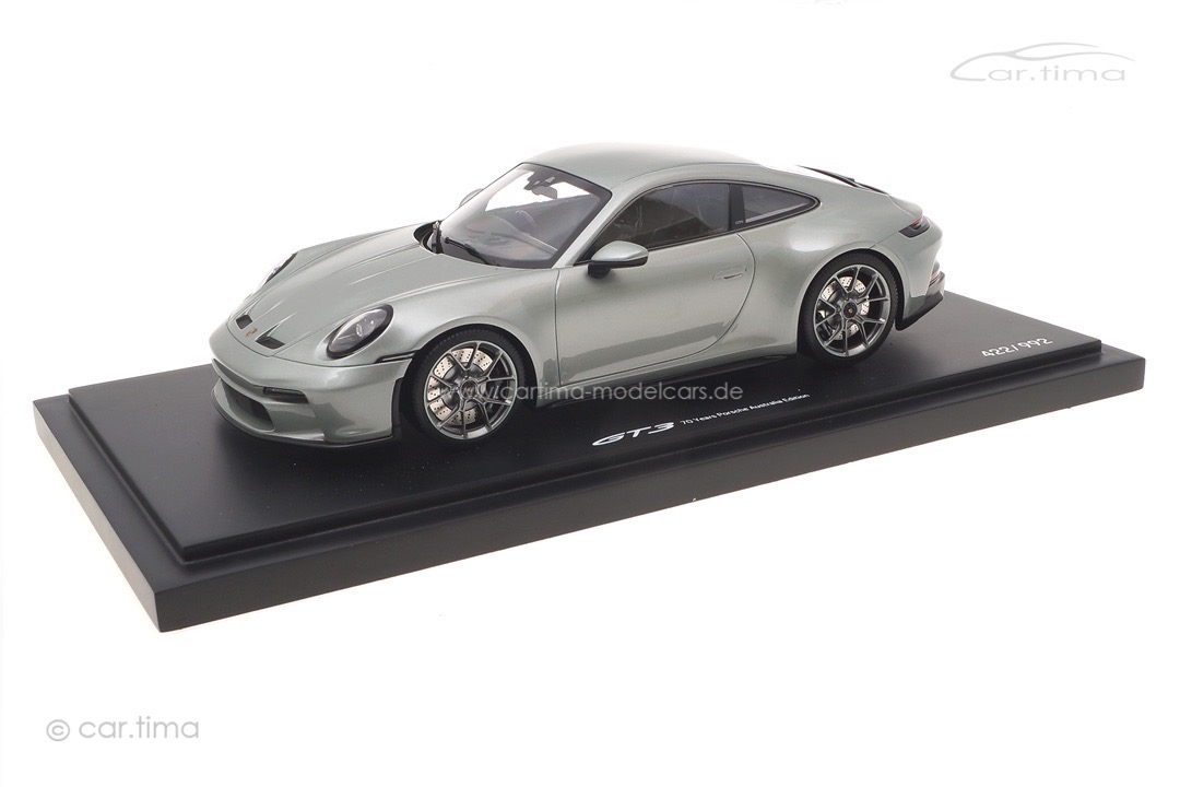 Porsche 911 (992) GT3 Touring 70 Years Porsche Australia Fischsilbergrau met. Minichamps 1:18 Porsche 911 (992) GT3 Touring 70 Years Porsche Australia Fischsilbergrau met. Minichamps 1:18