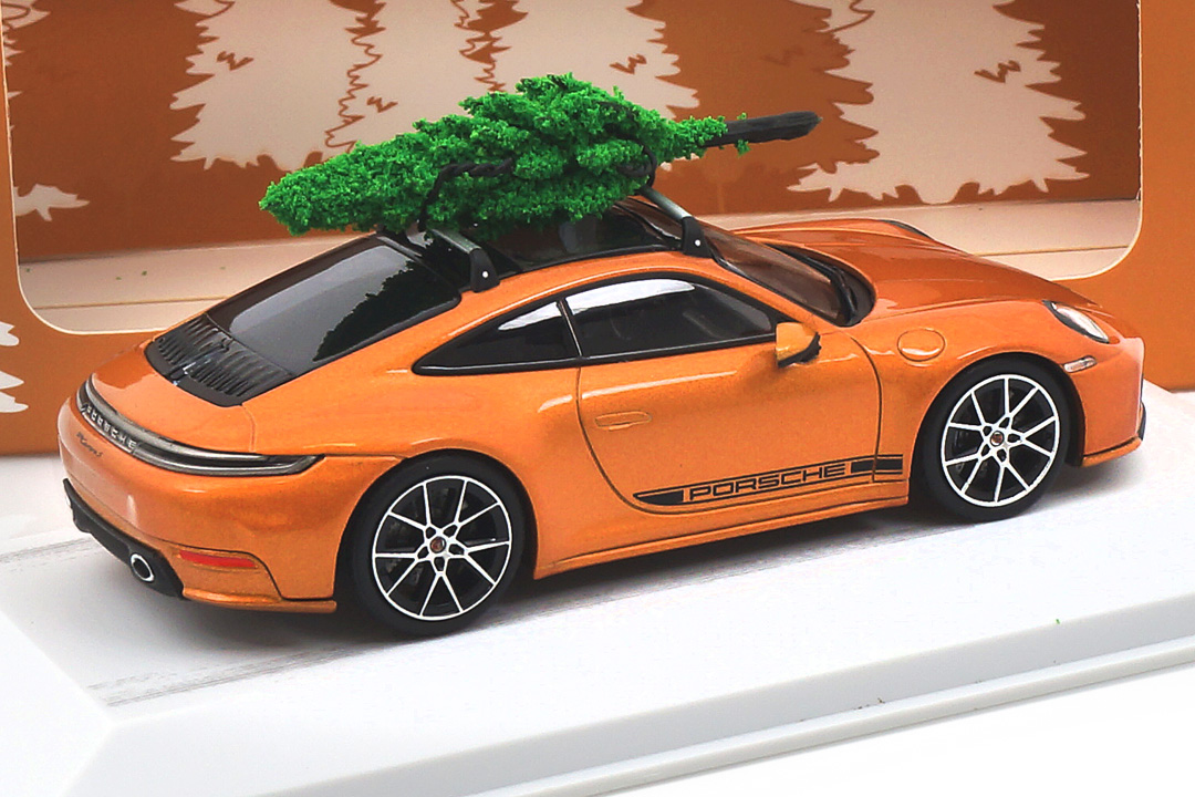 Porsche 911 (992.2) Carrera S Christmas Edition Nordischgoldmet. Minichamps 1:43 WAP0200230T911