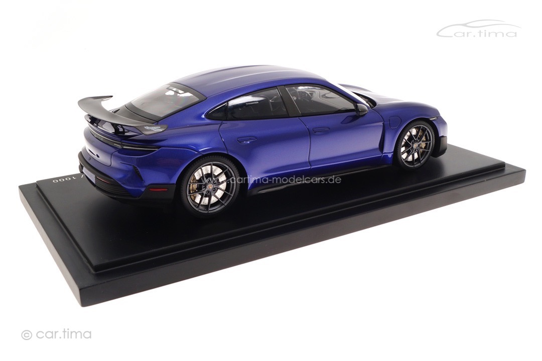 Porsche Taycan Turbo GT Rundenrekord Nordschleife Originalsignatur Lars Kern Minichamps 1:18 Porsche Taycan Turbo GT Rundenrekord Nordschleife Originalsignatur Lars Kern Minichamps 1:18