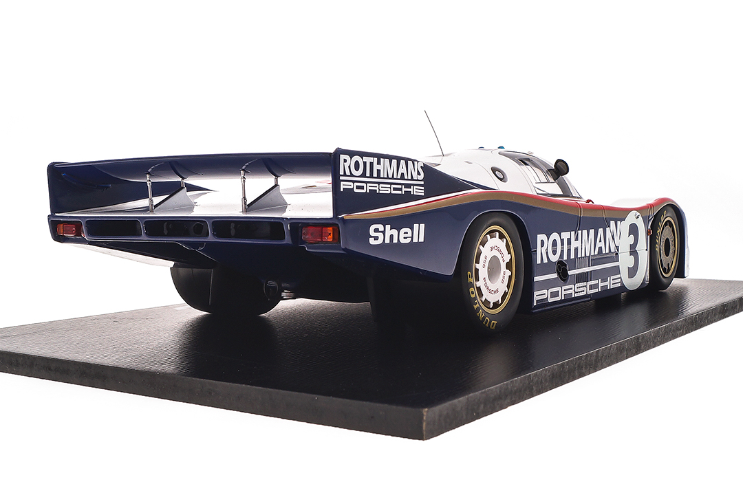 Porsche 956 L 24h Le Mans 1982 Signatur Norbert Singer inkl. Vitrine Spark 1:18 18S424SIG