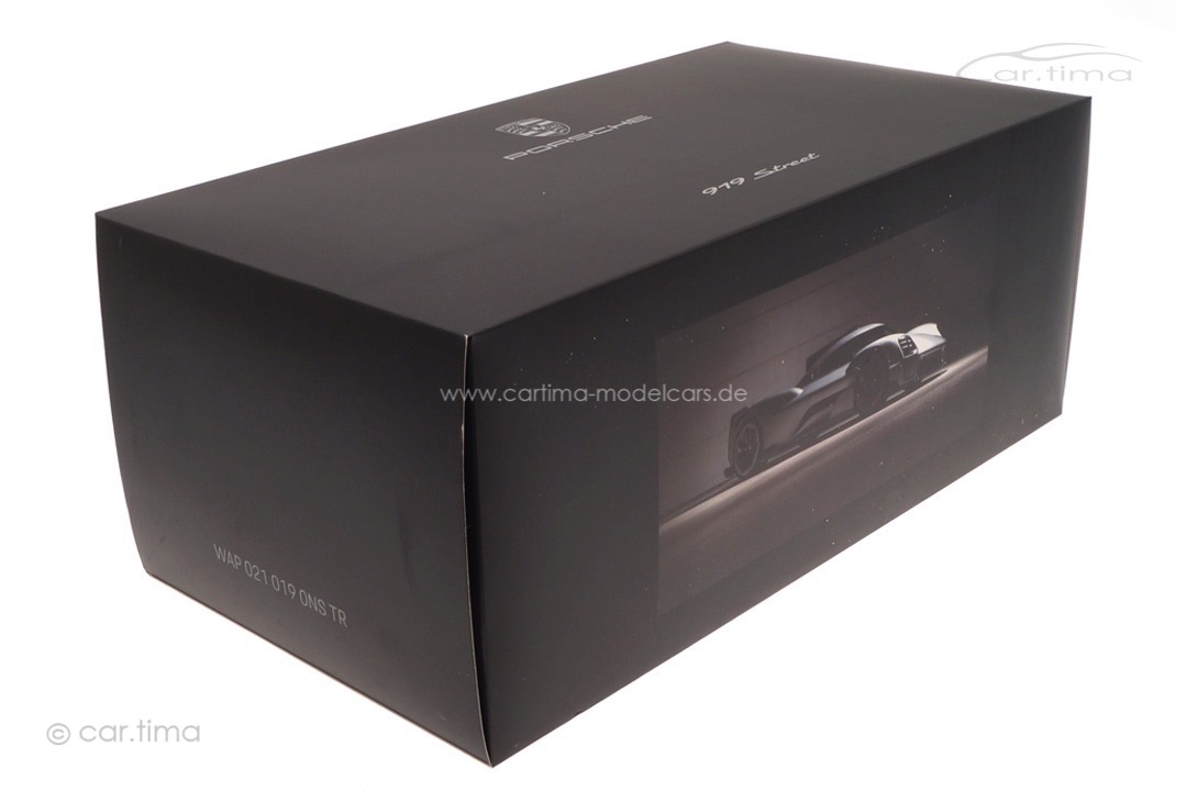 Porsche 919 Street silber/schwarz inkl. Vitrine 1:18 WAP0210190NSTR Porsche 919 Street silber/schwarz inkl. Vitrine 1:18 WAP0210190NSTR