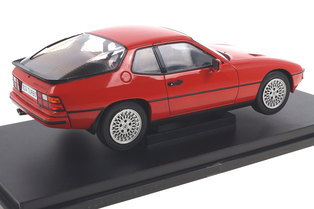Porsche 924 Turbo Indischrot MCG 1:18 MCG18195 Porsche 924 Turbo Indischrot MCG 1:18 MCG18195