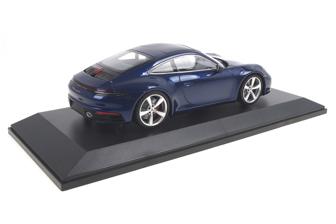 Porsche 911 (992) Carrera 4S Enzianblau Minichamps 1:18 153067327 Porsche 911 (992) Carrera 4S Enzianblau Minichamps 1:18 153067327