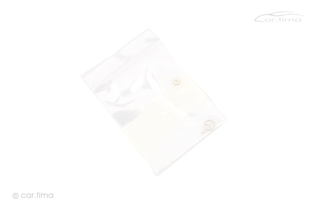 Mercedes-Benz 200/8 (W115) Dunkelrotbraun Norev 1:18 183778