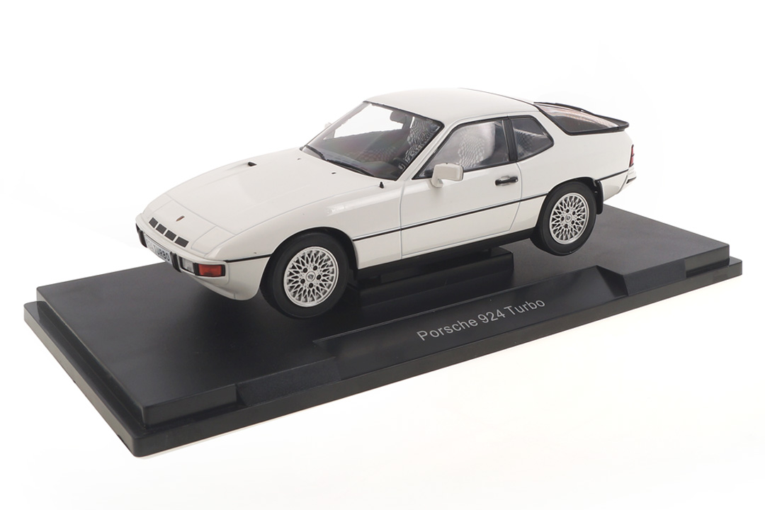 Porsche 924 Turbo Grand-Prix weiß MCG 1:18 MCG18194 Porsche 924 Turbo Grand-Prix weiß MCG 1:18 MCG18194