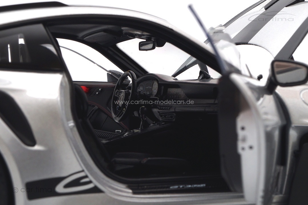 Porsche 911 (992) GT3 RS Weissach Paket GT-silbermet. Norev 1:18 187366 Porsche 911 (992) GT3 RS Weissach Paket GT-silbermet. Norev 1:18 187366