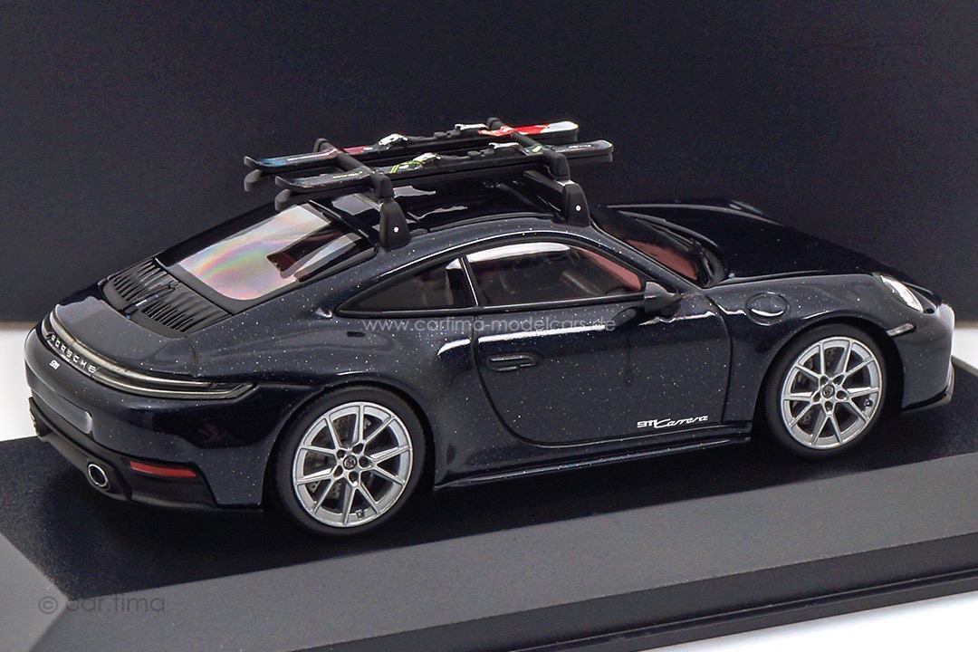 Porsche 911 (992.2) Carrera mit Ski schwarz met. Minichamps 1:43 WAP0201650SSK