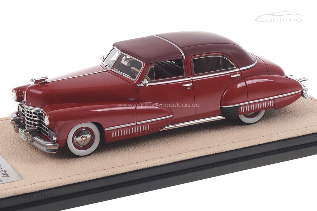 Cadillac Sixty Special Town Brougham by Derham closed Stamp Models 1:43 STM42202