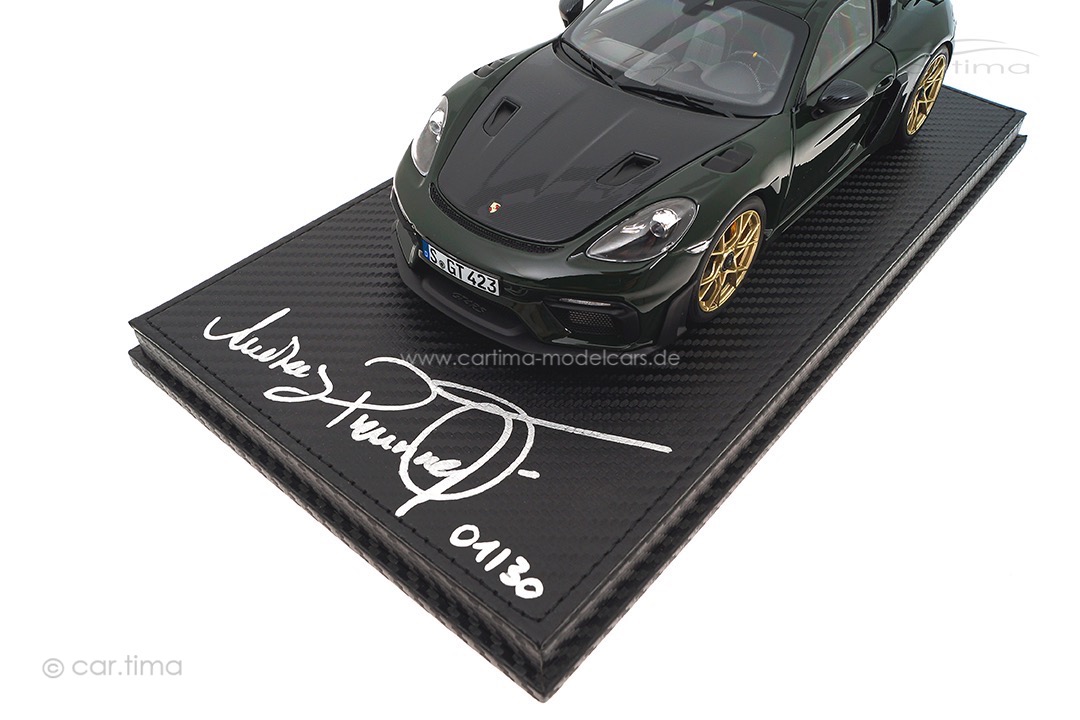 Porsche 718 GT4 RS Brewstergreen Originalsignatur Andreas Preuninger car.tima CUSTOMIZED 1:18 Porsche 718 GT4 RS Brewstergreen Originalsignatur Andreas Preuninger car.tima CUSTOMIZED 1:18