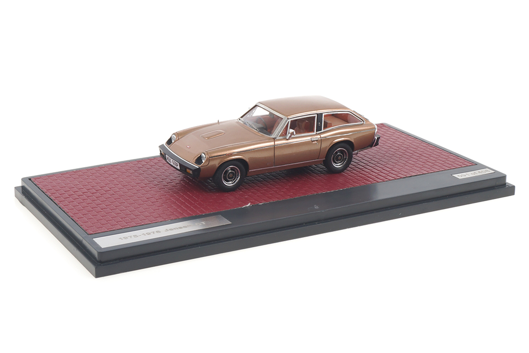 Jensen GT gold met. Matrix 1:43 MX41002-141 Jensen GT gold met. Matrix 1:43 MX41002-141