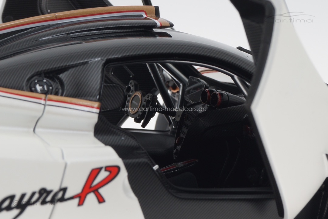 Pagani Huayra R pearl white LCD Models 1:18 LCD18012-PW Pagani Huayra R pearl white LCD Models 1:18 LCD18012-PW