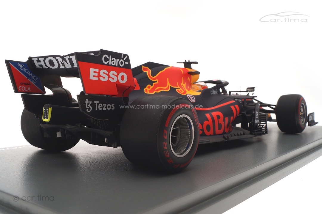 Red Bull Racing RB16B Winner GP Abu Dhabi 2021 Max Verstappen/pit board/No.1 board/displaycase Spark Red Bull Racing RB16B Winner GP Abu Dhabi 2021 Max Verstappen/pit board/No.1 board/displaycase Spark