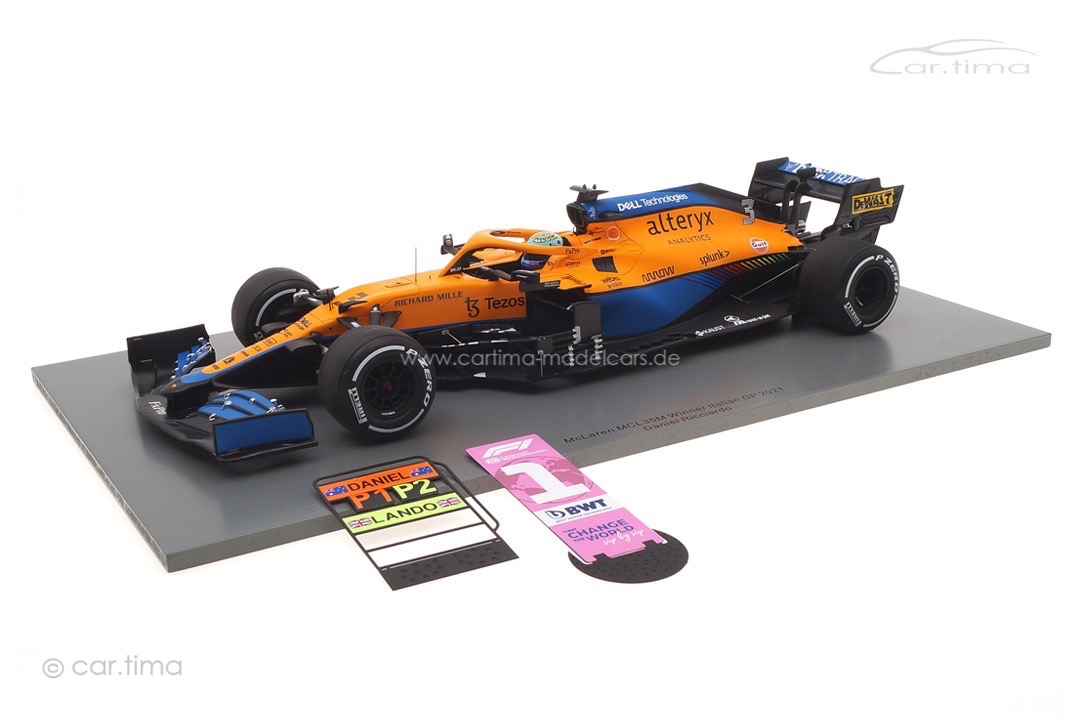 McLaren MCL35M Winner GP Italien 2021 Daniel Ricciardo/pit board Spark 1:18 18S602