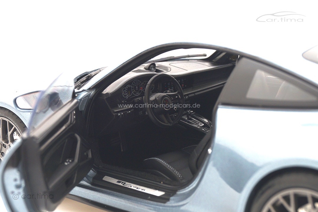 Porsche 911 (992.2) Carrera Polarsilbermet. Norev 1:18 187170
