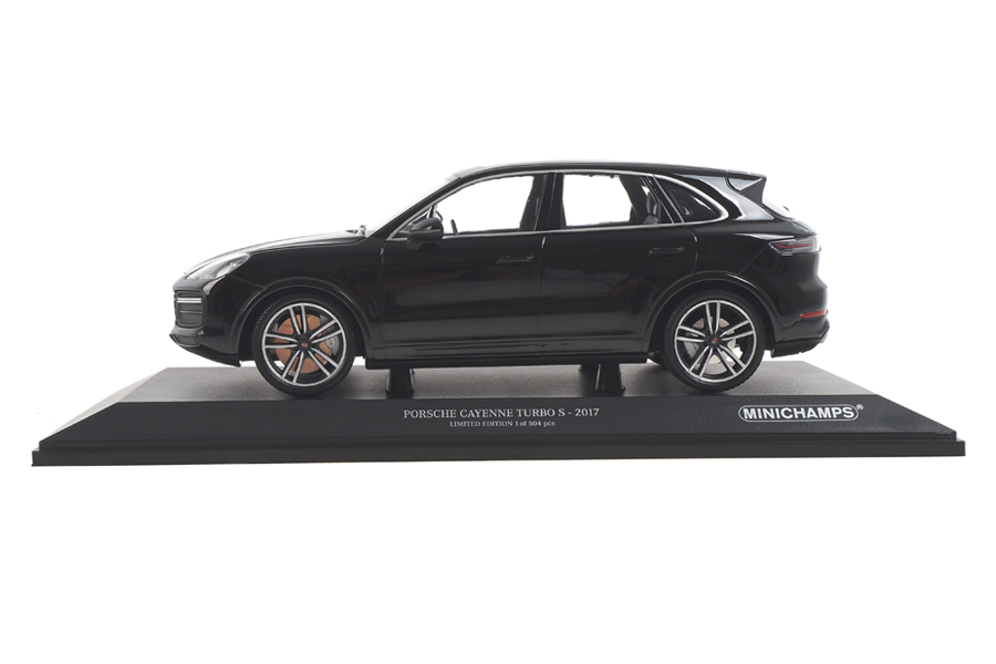 Porsche Cayenne Turbo S 2017 schwarz Minichamps 1:18 155066070 Porsche Cayenne Turbo S 2017 schwarz Minichamps 1:18 155066070