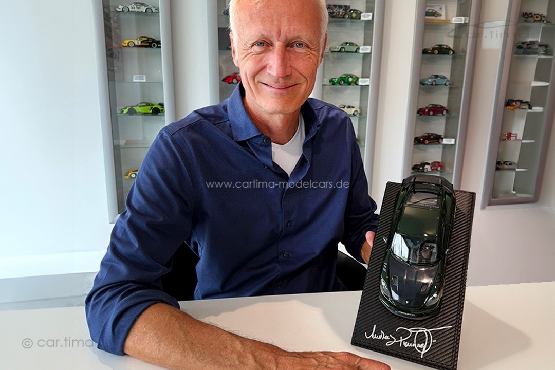 Porsche 718 GT4 RS Brewstergreen Originalsignatur Andreas Preuninger car.tima CUSTOMIZED 1:18 Porsche 718 GT4 RS Brewstergreen Originalsignatur Andreas Preuninger car.tima CUSTOMIZED 1:18