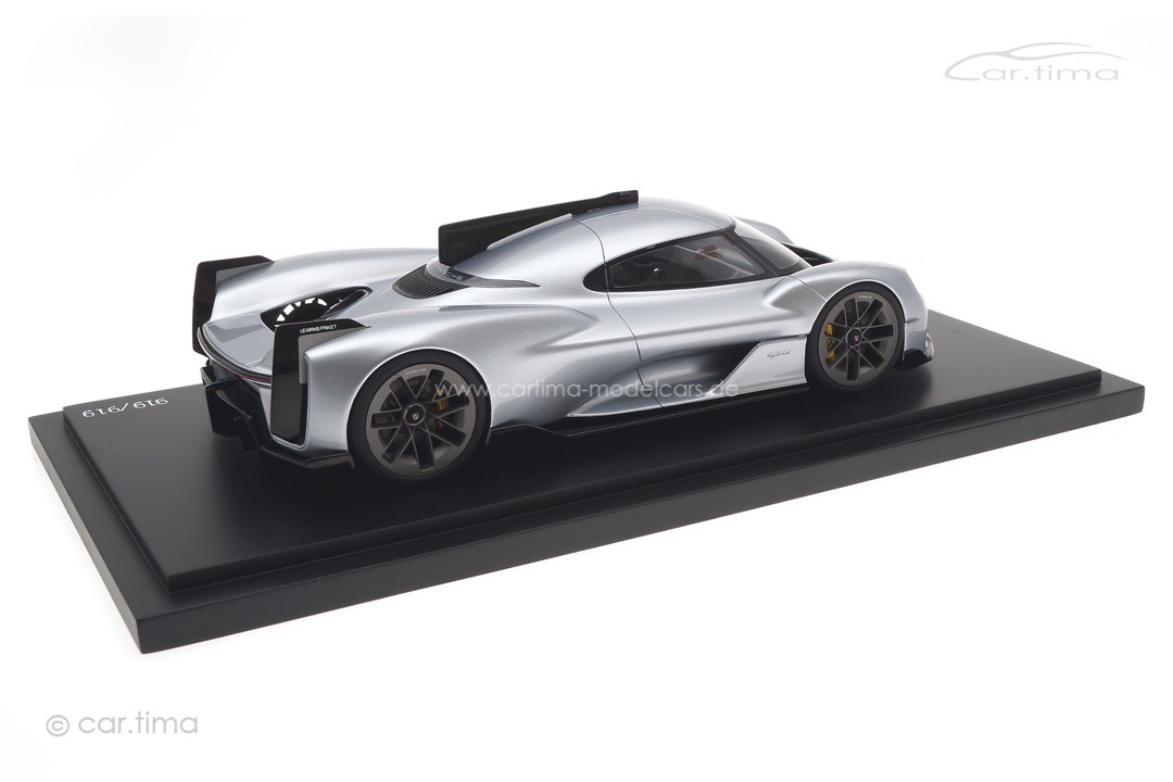 Porsche 919 Street silber/schwarz inkl. Vitrine 1:18 WAP0210190NSTR Porsche 919 Street silber/schwarz inkl. Vitrine 1:18 WAP0210190NSTR