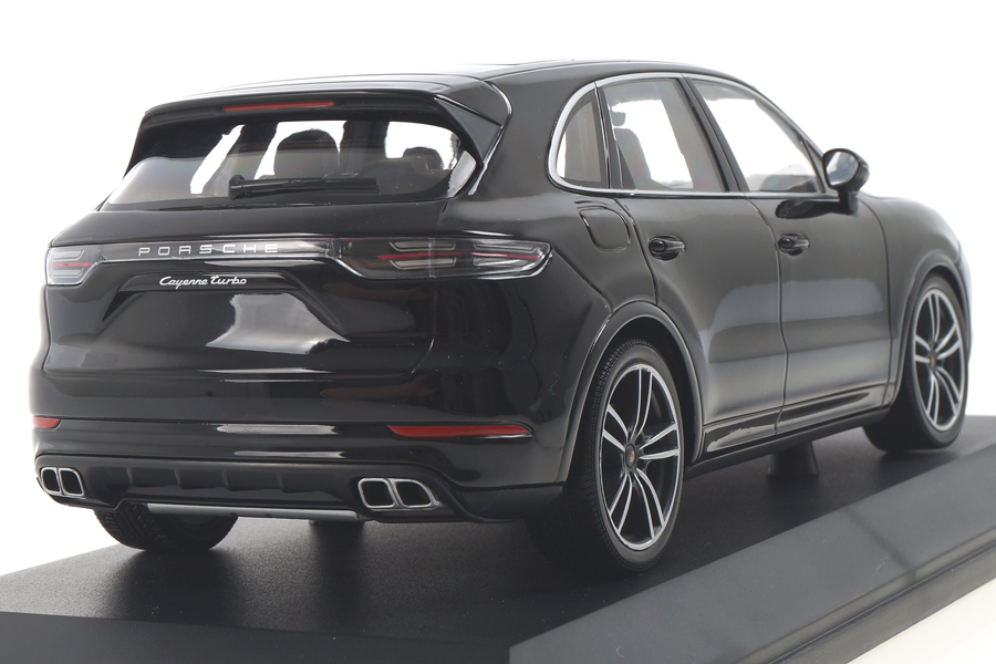 Porsche Cayenne Turbo S 2017 schwarz Minichamps 1:18 155066070 Porsche Cayenne Turbo S 2017 schwarz Minichamps 1:18 155066070