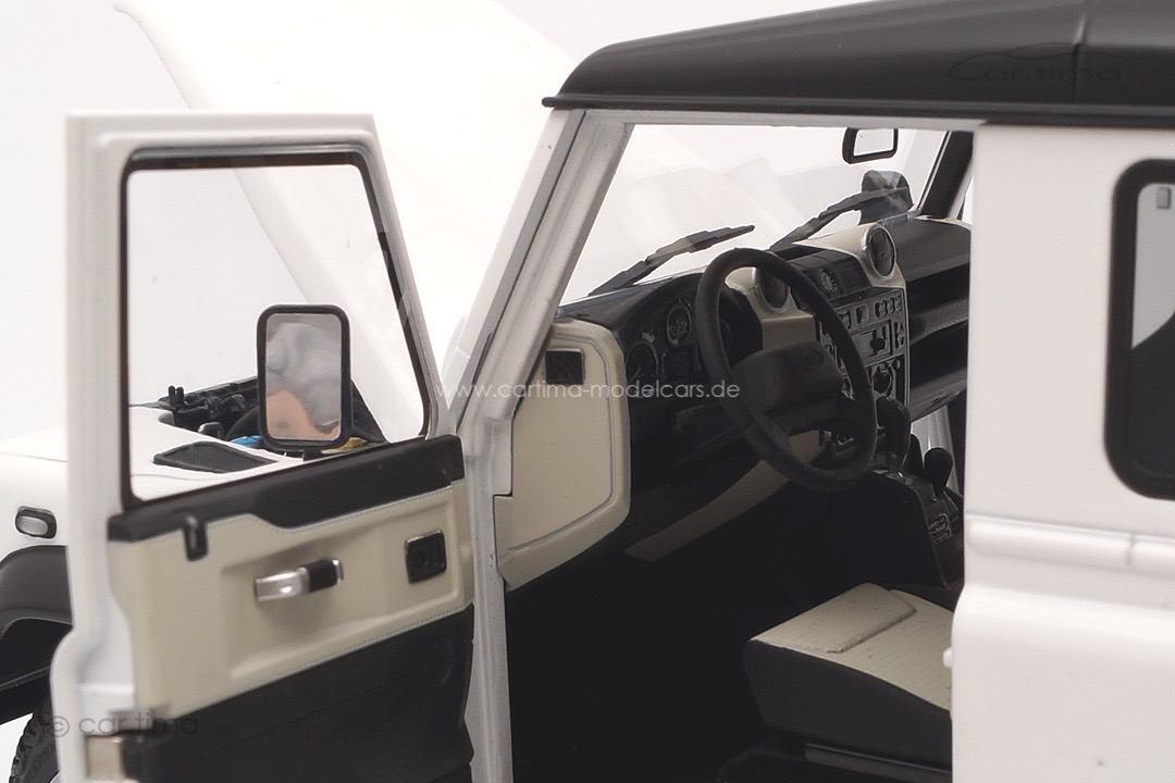 Land Rover Defender 90 Works 2018 weiß LCD Models 1:18 LCD18007-WH Land Rover Defender 90 Works 2018 weiß LCD Models 1:18 LCD18007-WH