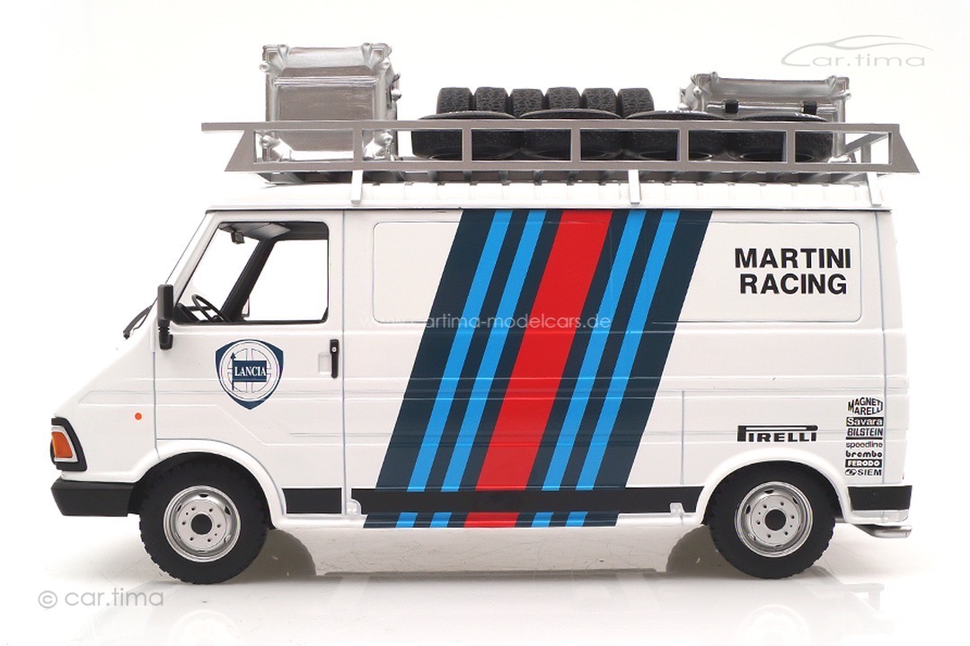 Fiat 242 Martini Racing Rallye Team Assistance 1986 IXO 1:18 18RMC084XE Fiat 242 Martini Racing Rallye Team Assistance 1986 IXO 1:18 18RMC084XE