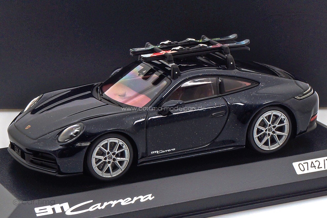 Porsche 911 (992.2) Carrera mit Ski schwarz met. Minichamps 1:43 WAP0201650SSK