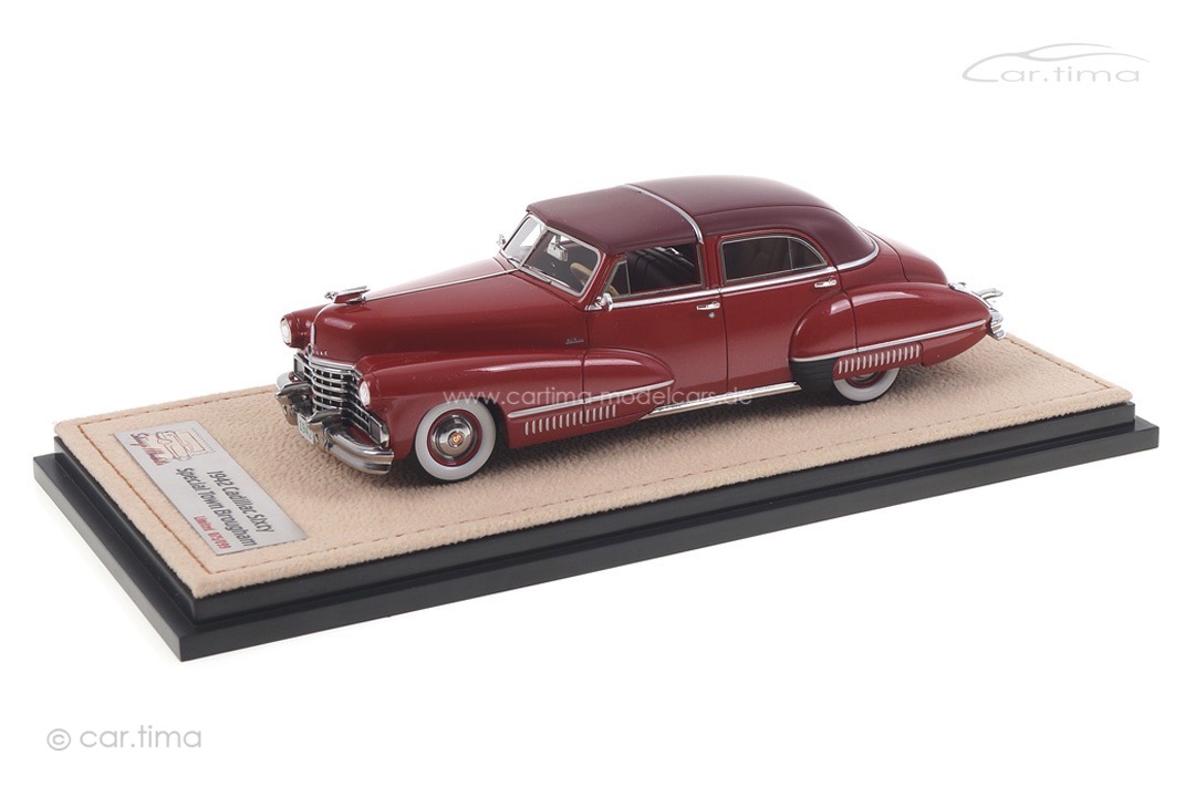 Cadillac Sixty Special Town Brougham by Derham closed Stamp Models 1:43 STM42202
