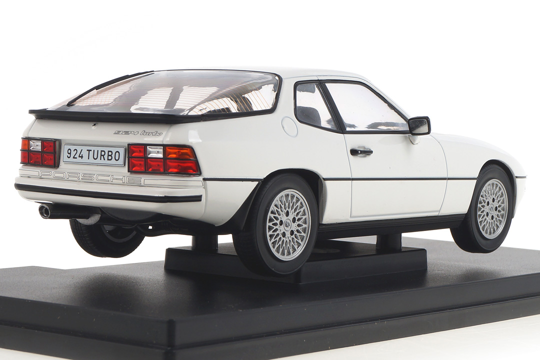 Porsche 924 Turbo Grand-Prix weiß MCG 1:18 MCG18194 Porsche 924 Turbo Grand-Prix weiß MCG 1:18 MCG18194