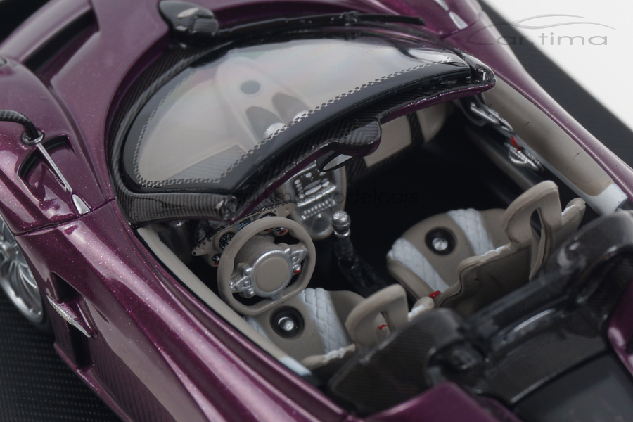 Pagani Huayra Roadster purple LCD Models 1:43 LCD43003PU