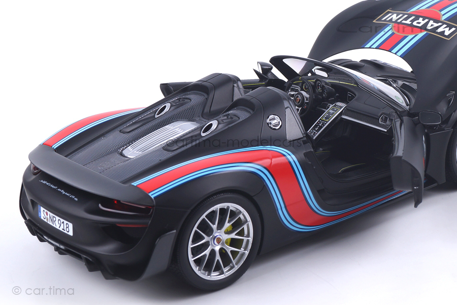 Porsche 918 Spyder Weissach Package matt schwarz mit Martini Minichamps 1:18 110062445 Porsche 918 Spyder Weissach Package matt schwarz mit Martini Minichamps 1:18 110062445
